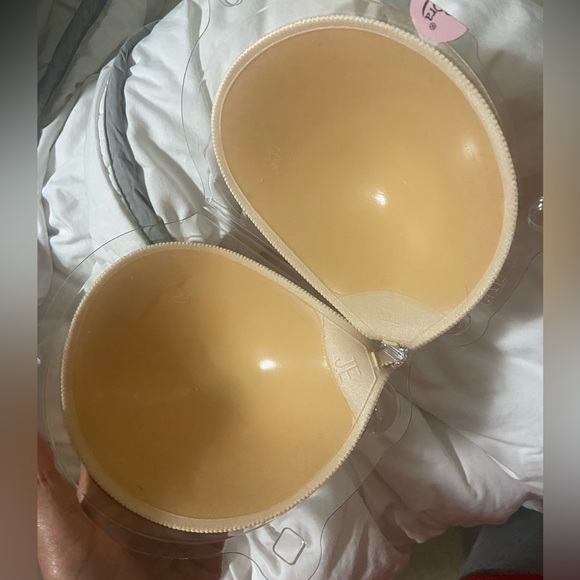 Sticky bra - Picture 2 of 2